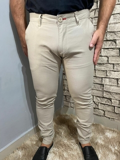 CALÇA SARJA ALFAIATARIA CHINO SUPER SKINNY BEGE