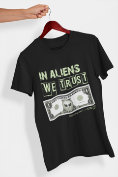 In aliens we trust - Quality T-Shirt unissex Aliencorp