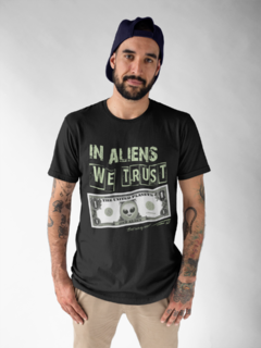 In aliens we trust - Quality T-Shirt unissex Aliencorp - comprar online