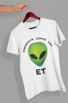 Observe como um ET - Quality T-Shirt unissex Aliencorp - Aliencorp Camisetas Ufológicas. Estampas de outro mundo exclusivas.