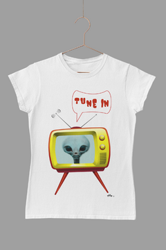 Tune in - Quality T-Shirt Feminina Aliencorp - Aliencorp Camisetas Ufológicas. Estampas de outro mundo exclusivas.