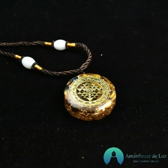 Colar Orgonite Pedra Natural Olho de Tigre Sri Yantra Pingente Geometria Sagrada - comprar online