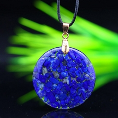 Colar Orgonite Simbolo Om Pedras Naturais Lapis Lazuli - Amanhecer de Luz - Seu Universo de Luz Loja Online de Artigos Religiosos