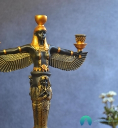 Escultura Castiçal Isis Deusa da Fertilidade e da Magia em Resina - comprar online