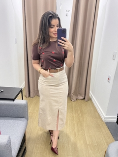 SAIA MIDI REGINA EM LINHO COM FENDA FRONTAL - Aline Guimarães Closet