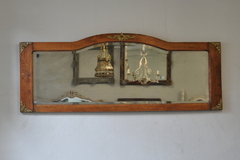 Espejo biselado, marco de roble con bronces originales. Cód 55067