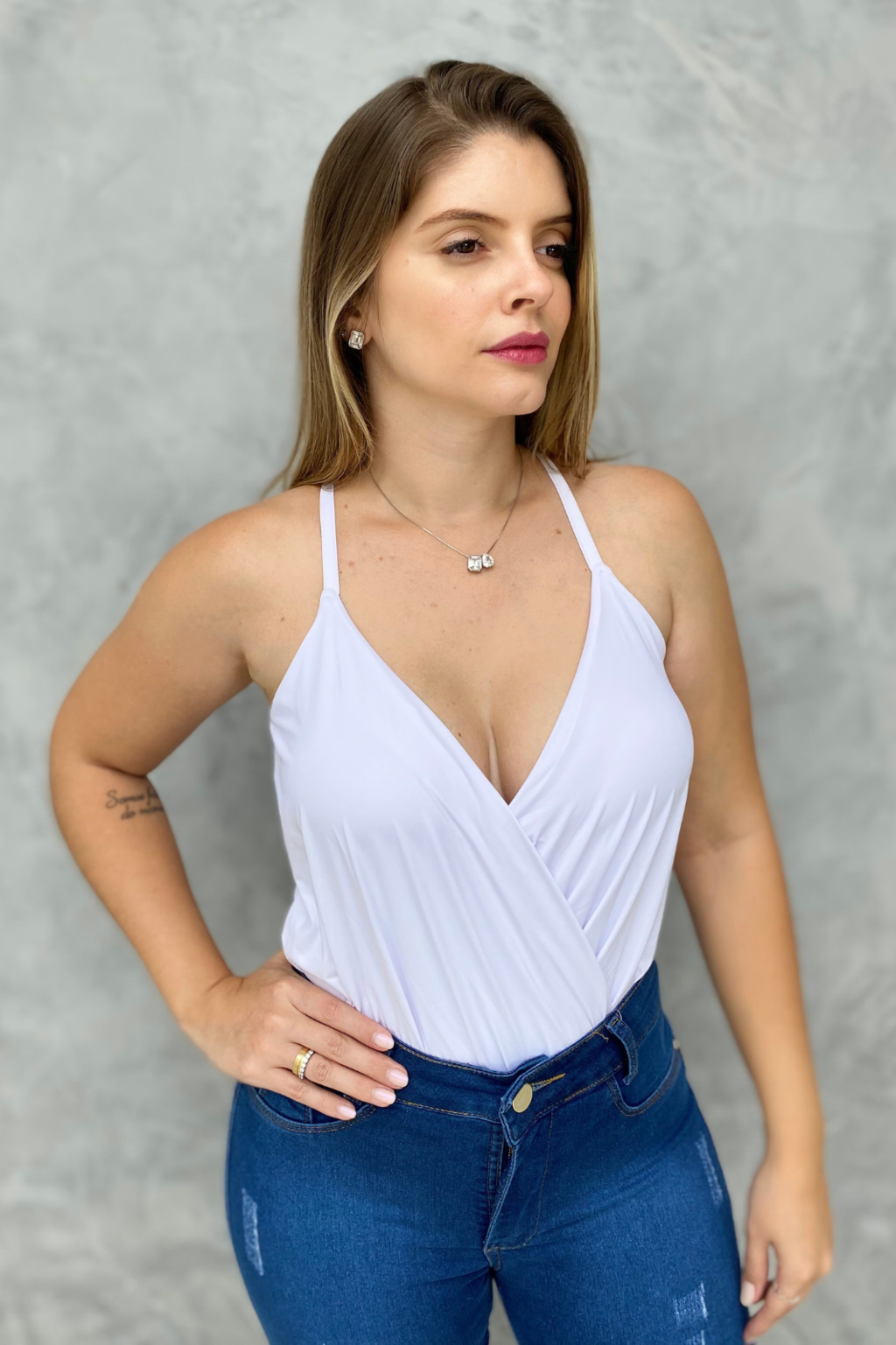 Calça flare preta com best sale body branco