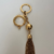 Chaveiro Louis Vuitton Tassel Dourado na internet