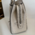 Bolsa Gucci GG Embossed Tote Bag Off-White - comprar online