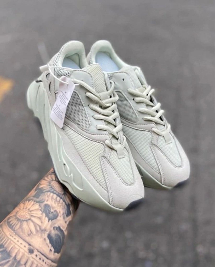 Adidas yeezy boost 700 clearance preço