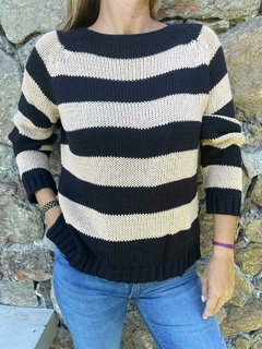 Sweater de hilo rayado.