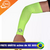 Manguito esportivo em tom neon, ideal para proteção durante atividades físicas como corrida e vôlei.