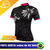 Camiseta de ciclismo feminina preta com detalhes coloridos e estampa de flores e corações, modelo Bike Love da marca Refactor.