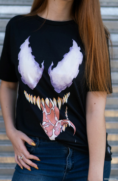 Remera Venom en internet