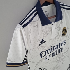 CAMISA REAL MADRID ADIDAS TORCEDOR CHINESE DRAGON WHITE 22-23 na internet