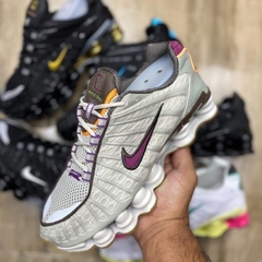 tênis-nike-shox-tl-12-molas-retrô-cinza-com-roxo