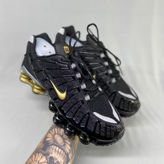 tênis-nike-shox-tl-12-molas-retrô-preto-com-dourado