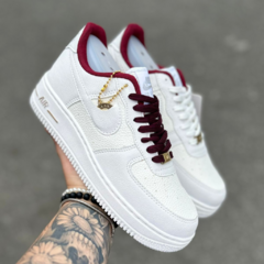 tênis-nike-air-force-1-low-07-se-just-do-It-summit-white-team-red