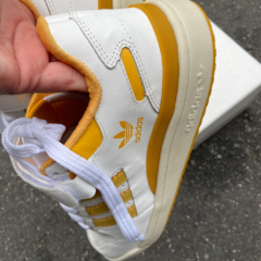 tênis-adidas-forum-low-branco-com-amarelo