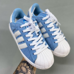 tênis-adidas-superstar-azul-claro-com-branco