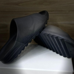 chinelo-adidas-yeezy-slide-preto-onyx