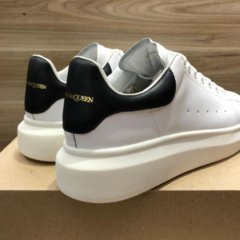 tênis-alexander-McQueen-oversized-branco-e-preto