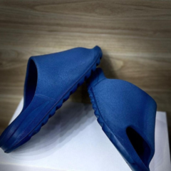 chinelo-adidas-yeezy-slide-azul-escuro