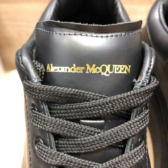 tênis-alexander-McQueen-oversized-black-preto