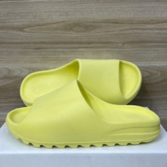 chinelo-adidas-yeezy-slide-amarelo