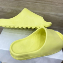 chinelo-adidas-yeezy-slide-amarelo