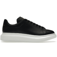 tênis-alexander-McQueen-oversized-camurça-preto-e-branco