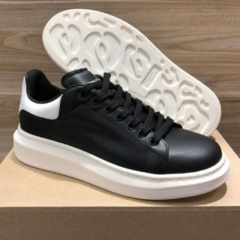 tênis-alexander-McQueen-oversized-preto-com-branco