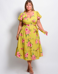 Vestido Plus Size Estampado Midi Com Elástico Na Cintura e Manga