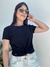 TSHIRT CROPPED PRETA COM DETALHE TORCIDO COMFY