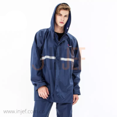 IMPERMEABLE TIPO SUDADERA CON CAPOTA