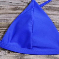 Bikini azul neón en internet