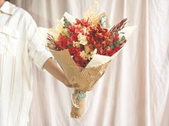 Buquê de flores secas Dia das Mães | Laranja e Branco - comprar online