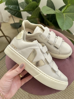 TENIS V CREME VELCRO