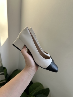 SCARPIN CELINA BICOLOR OFF WHITE - loja online