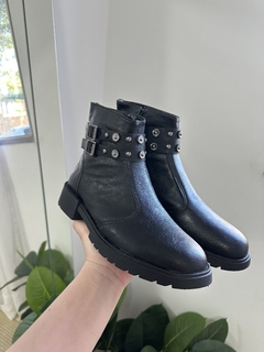 BOTA BAIXA FIVELA KAITE - comprar online