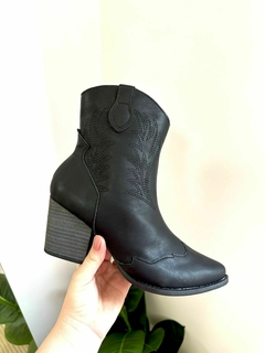 BOTA WESTERN PRETA ARIANA - comprar online