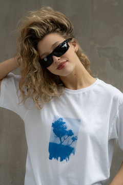 REMERA ÁRBOL AZUL - comprar online