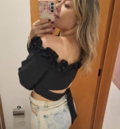 CROPPED OMBRO A OMBRO PRETO na internet