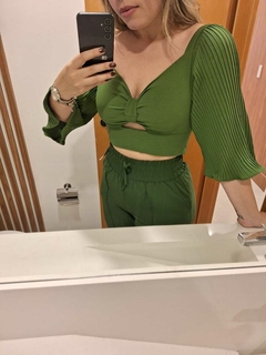 CROPPED MANGAS DETALHES VERDE