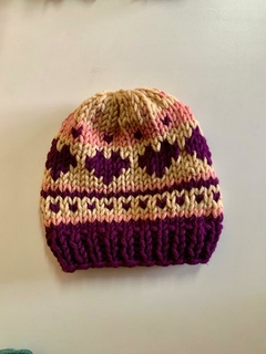 gorro corazon violeta