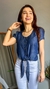 Blusa jeans feminina com laço, botões e manga bufante na internet