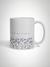 Caneca branca com desenho de jardim de flores lilases e mensagem motivacional.