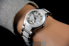 Reloj Swatch de mujer con malla de acero y cerámica.
