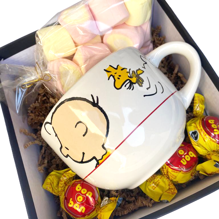 Peanuts - Juego de 2 tazas de regalo navideño con Snoopy y Charlie Brown y  1 paquete de mezcla de chocolate y chocolate