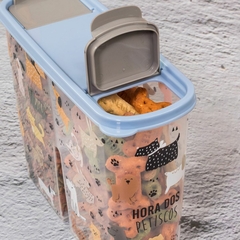 Imagem do Porta Ração Pote Guarda Tudo Dueto Pet Capacidade de 2,4 kg Container de Ração Estampado Gatos e Cachorros Com Divisória Azul Plasútil